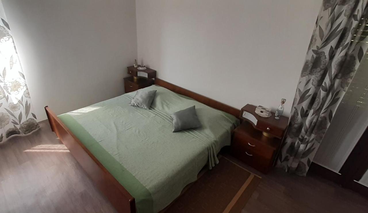 Ina 2 Apartamento Funtana Exterior foto